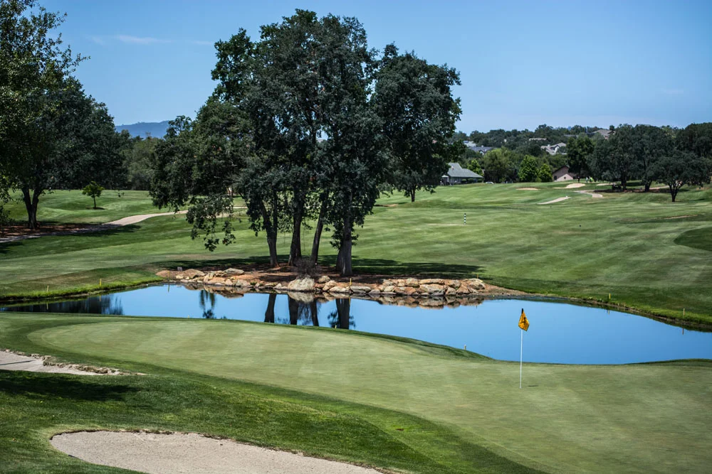golf pond 01